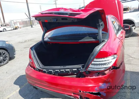 2012 Mercedes-Benz C 250 Sport z USA, uszkodzony, nr VIN WDDGF4HB5CR232707